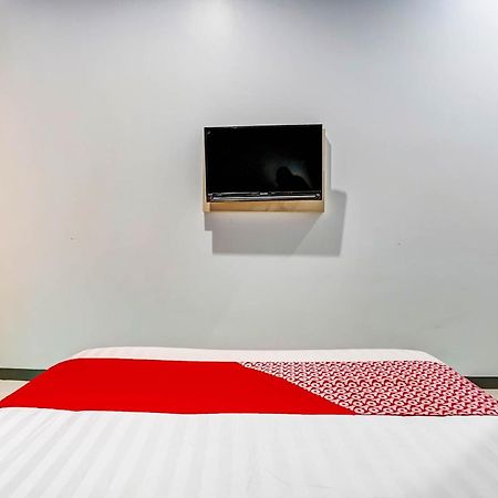 Oyo 90891 Parang Kusumo Residence Krembangan 외부 사진