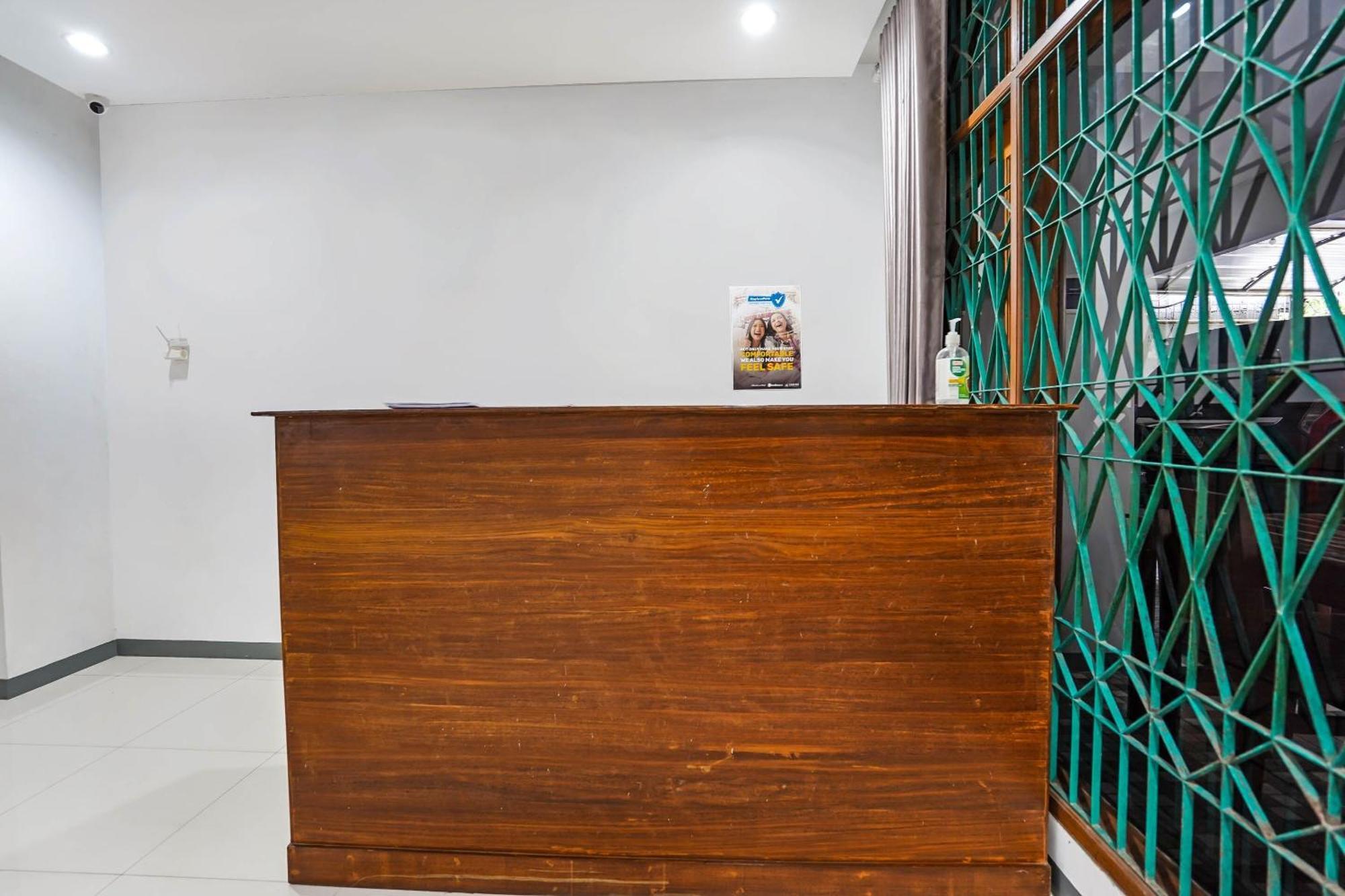 Oyo 90891 Parang Kusumo Residence Krembangan 외부 사진