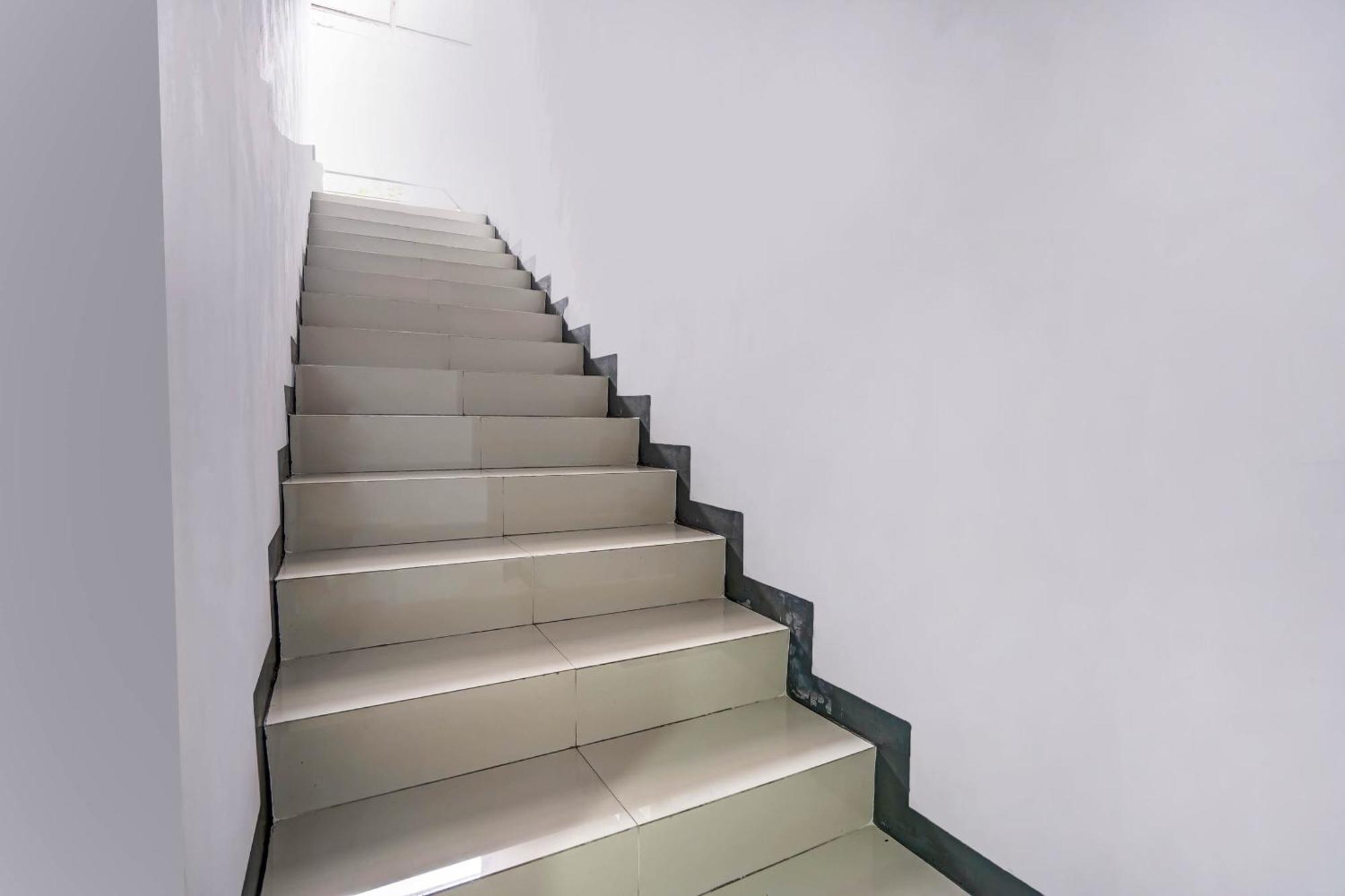 Oyo 90891 Parang Kusumo Residence Krembangan 외부 사진