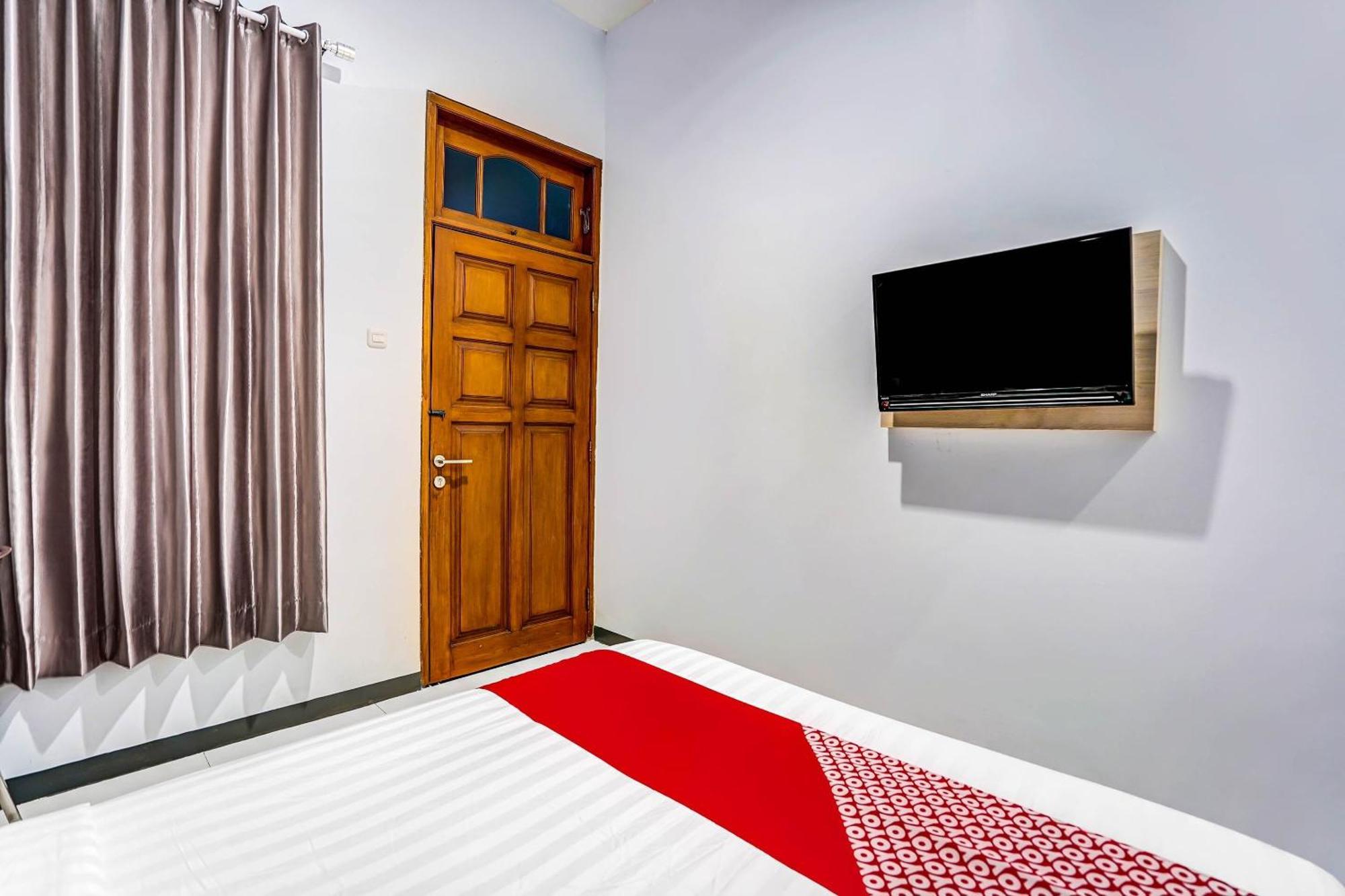 Oyo 90891 Parang Kusumo Residence Krembangan 외부 사진