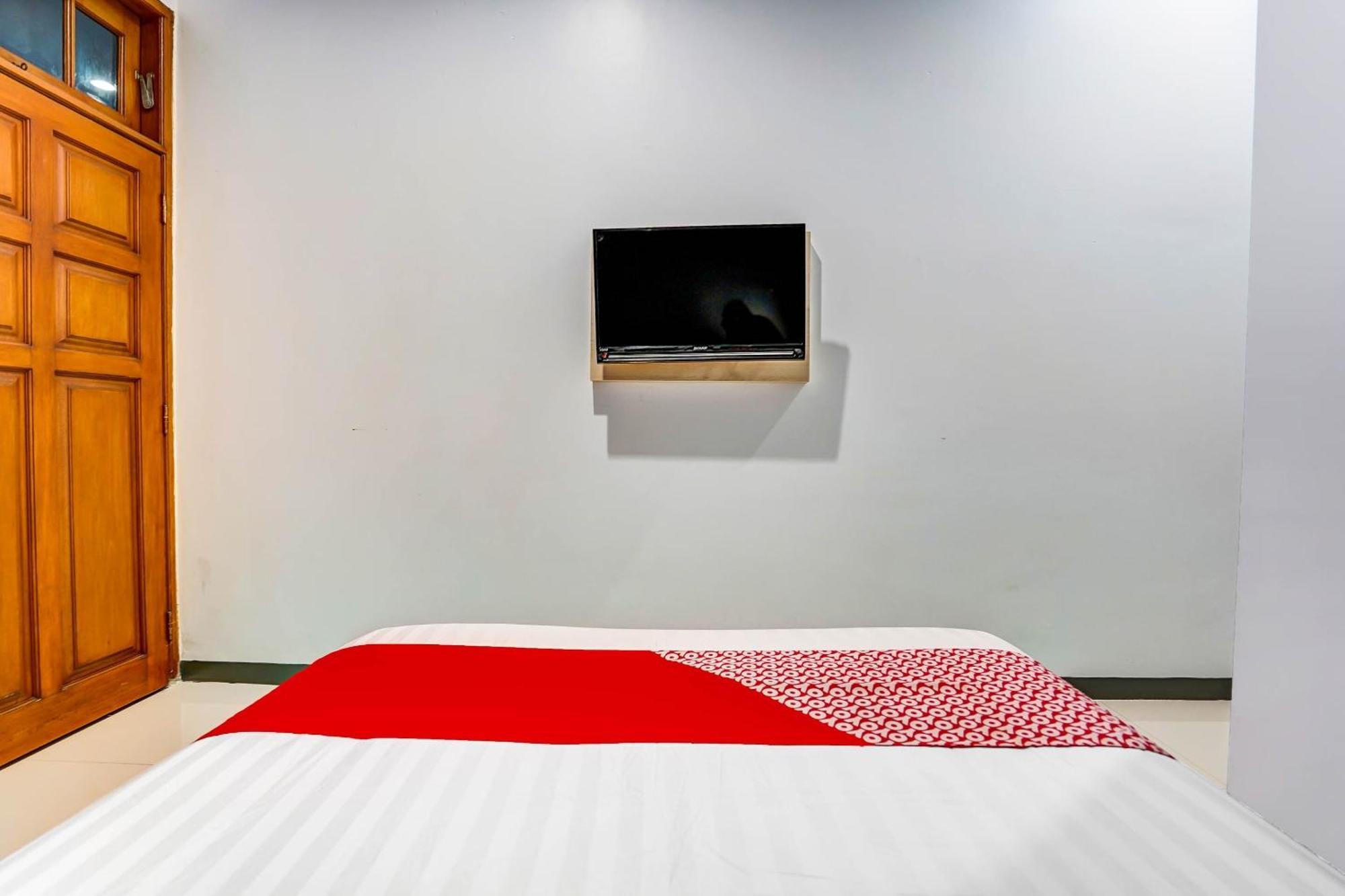 Oyo 90891 Parang Kusumo Residence Krembangan 외부 사진