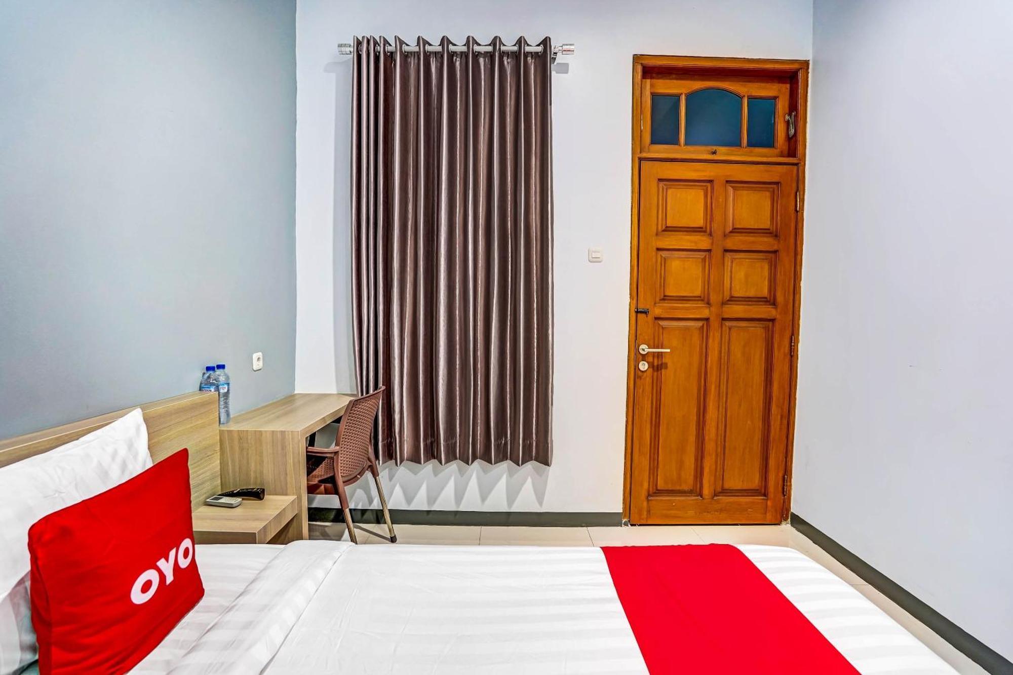 Oyo 90891 Parang Kusumo Residence Krembangan 외부 사진