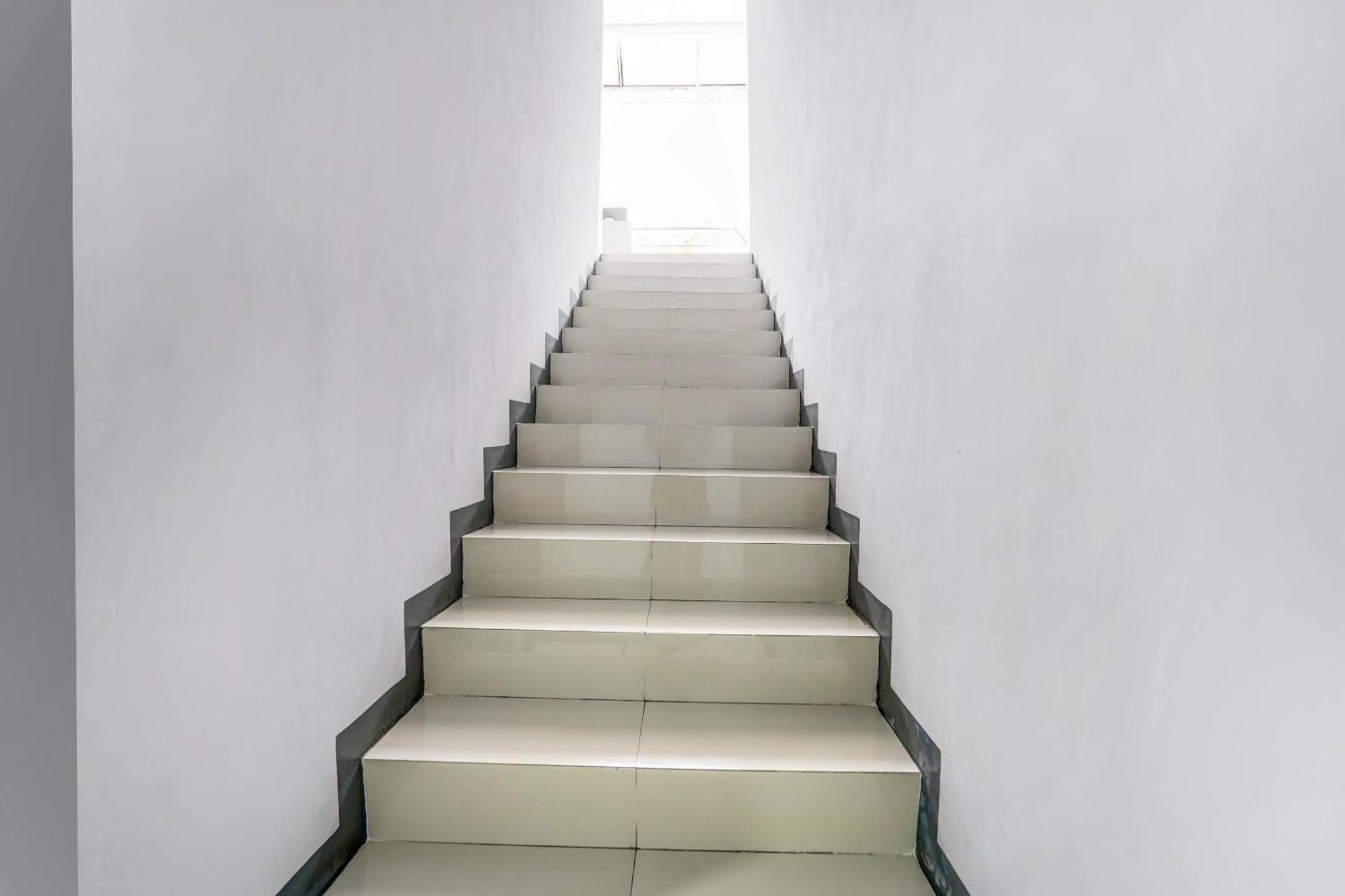 Oyo 90891 Parang Kusumo Residence Krembangan 외부 사진