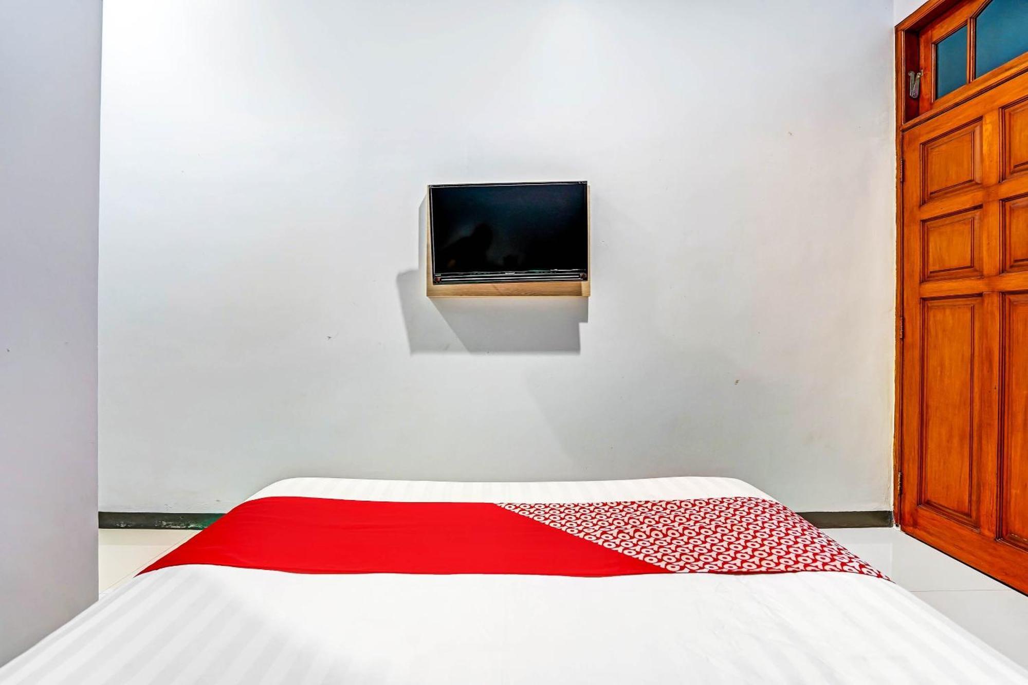 Oyo 90891 Parang Kusumo Residence Krembangan 외부 사진