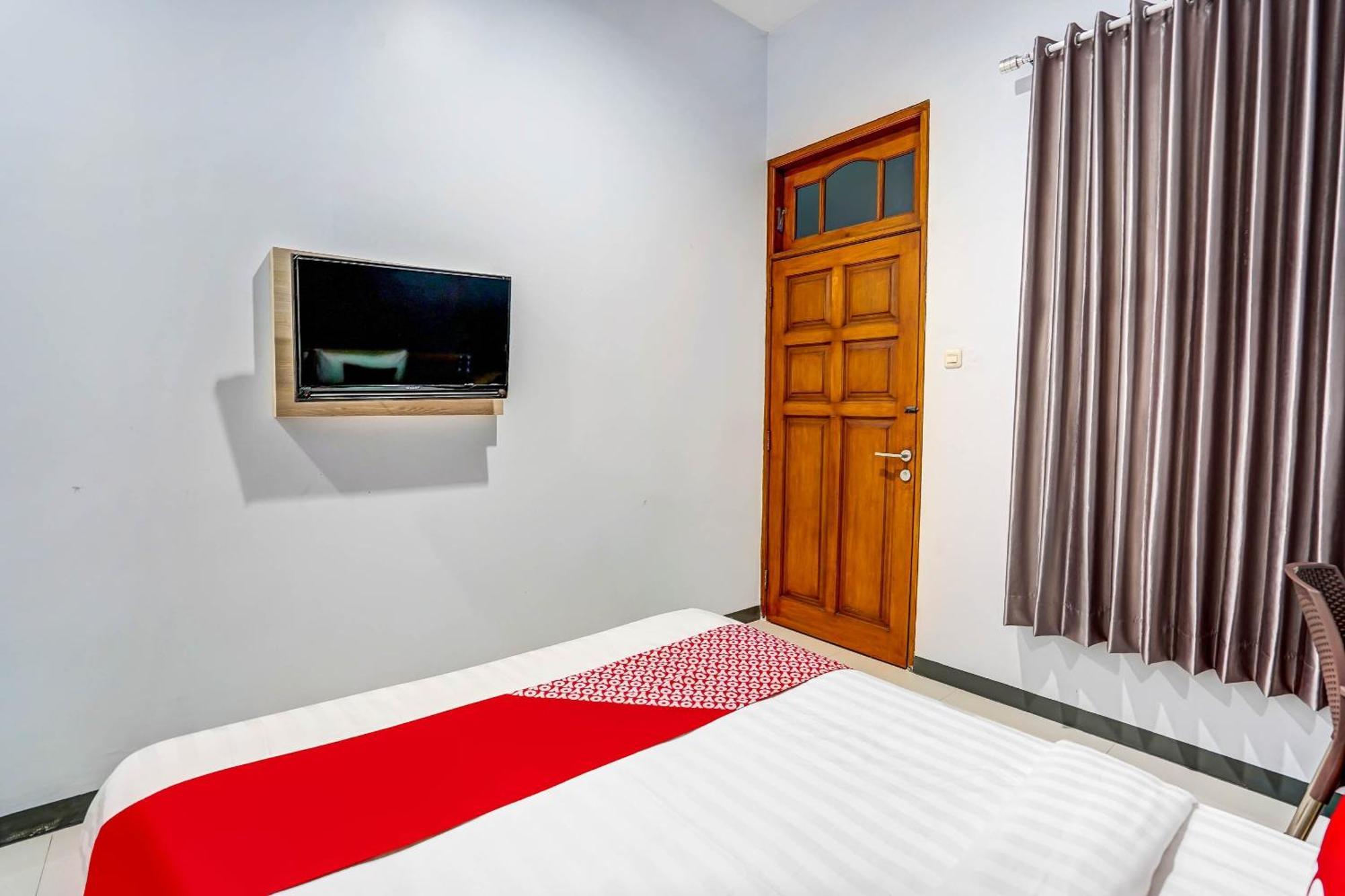 Oyo 90891 Parang Kusumo Residence Krembangan 외부 사진