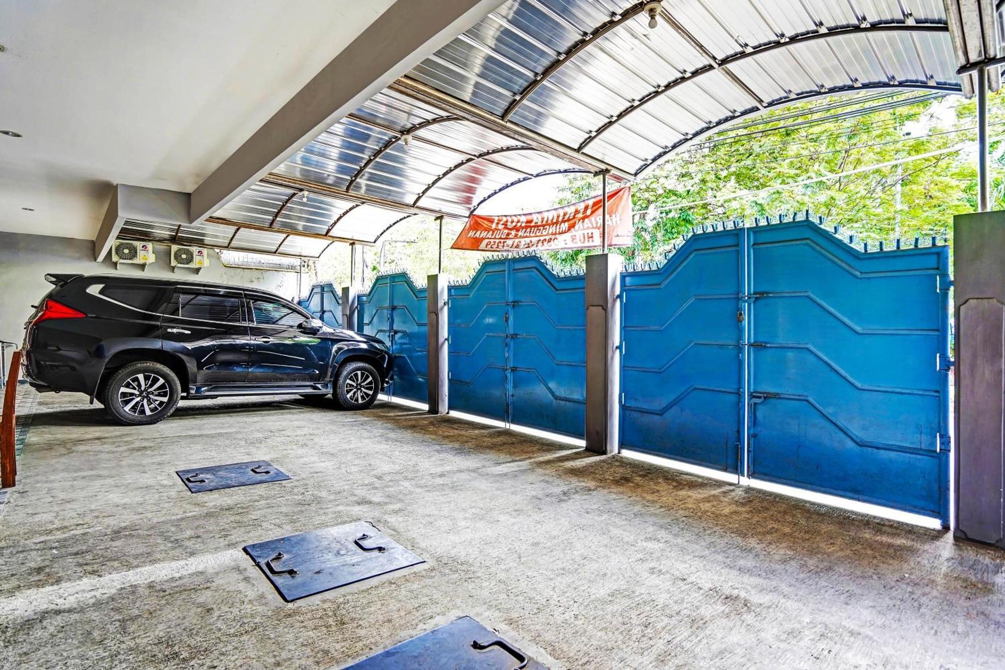 Oyo 90891 Parang Kusumo Residence Krembangan 외부 사진