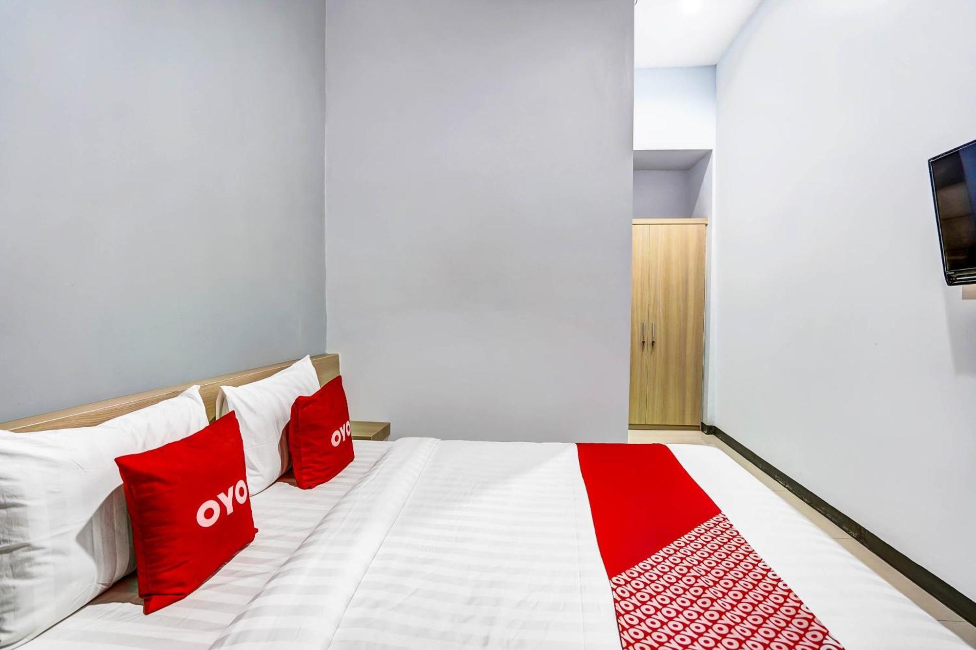 Oyo 90891 Parang Kusumo Residence Krembangan 외부 사진