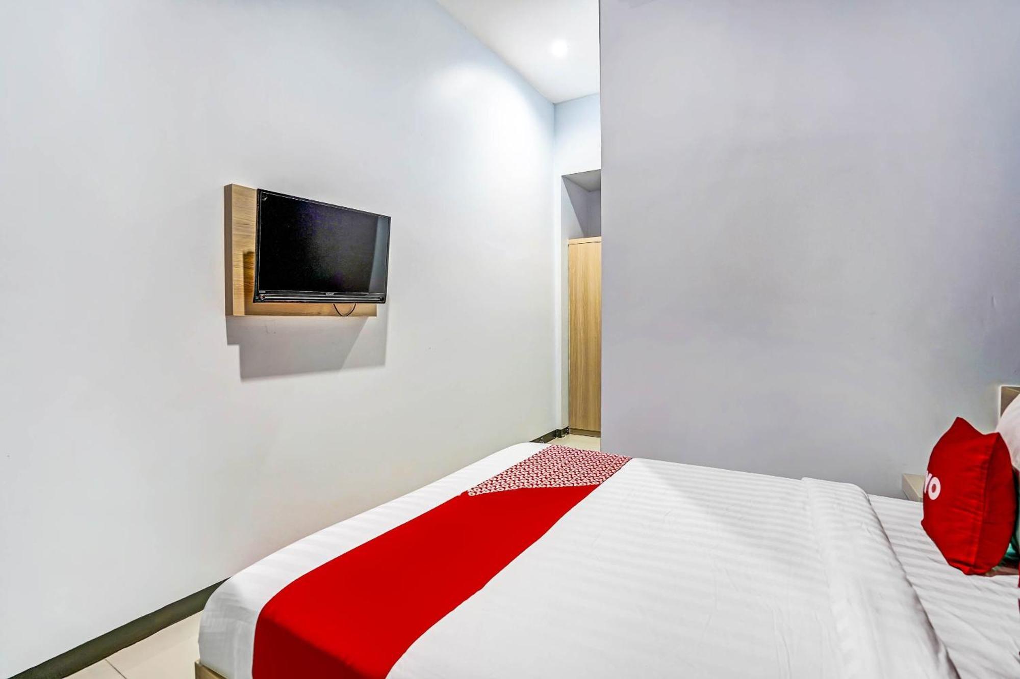 Oyo 90891 Parang Kusumo Residence Krembangan 외부 사진