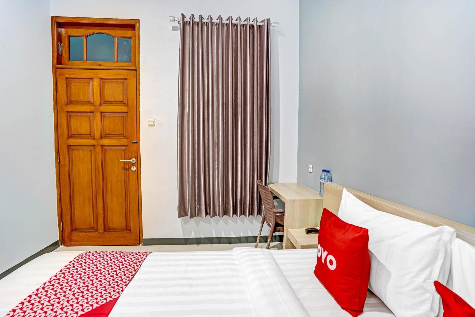 Oyo 90891 Parang Kusumo Residence Krembangan 외부 사진