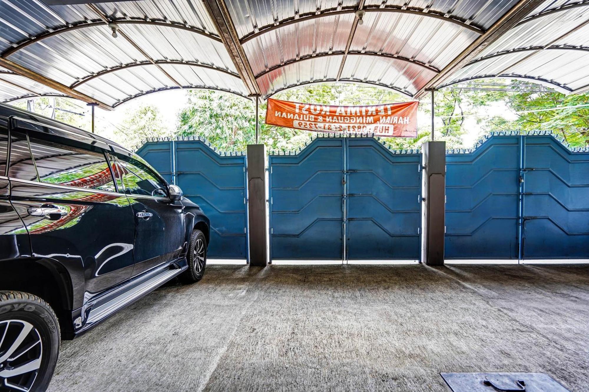Oyo 90891 Parang Kusumo Residence Krembangan 외부 사진
