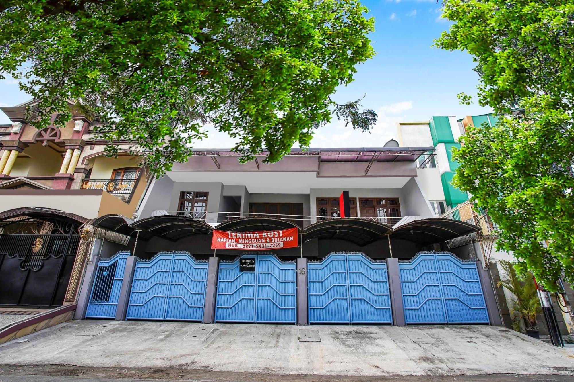 Oyo 90891 Parang Kusumo Residence Krembangan 외부 사진