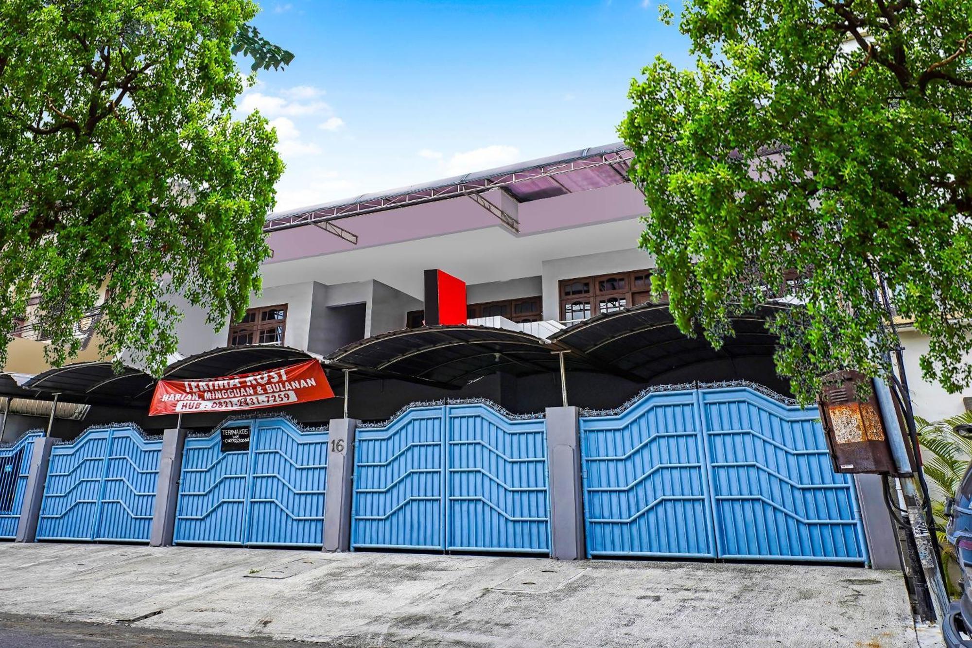 Oyo 90891 Parang Kusumo Residence Krembangan 외부 사진